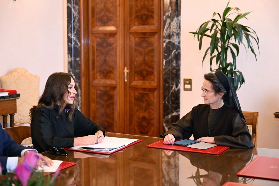   First Vice-President Mehriban Aliyeva met with President of Governorate of Vatican City State  
