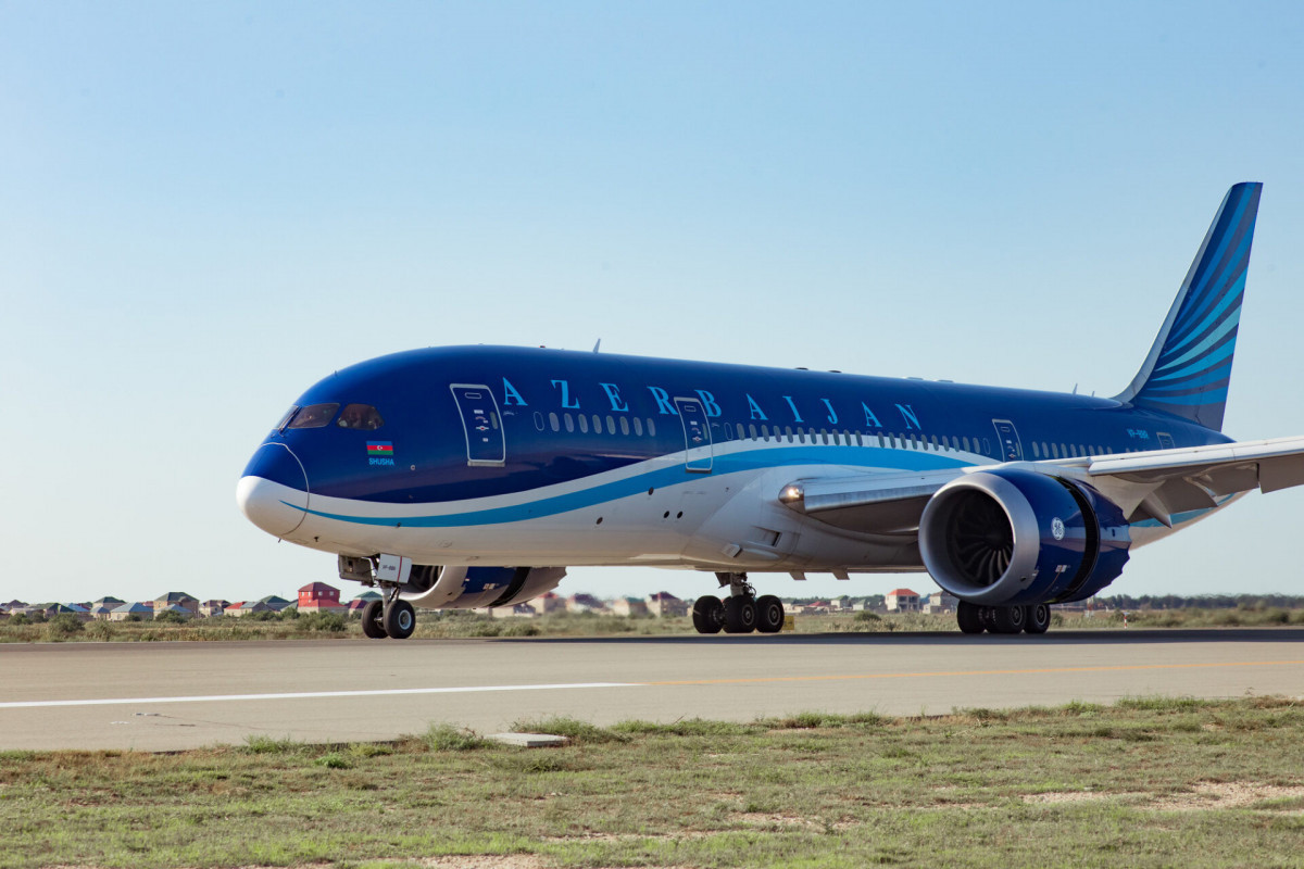   Passengers of plane that made emergency landing at Pulkovo Airport arrive in Baku  