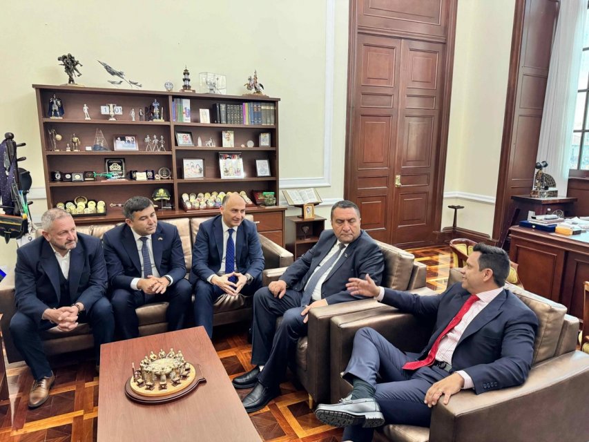   Diputados azerbaiyanos realizan una visita a Colombia  