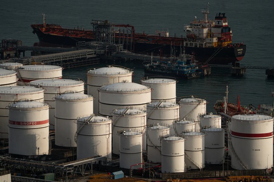 Oil prices climb in global markets