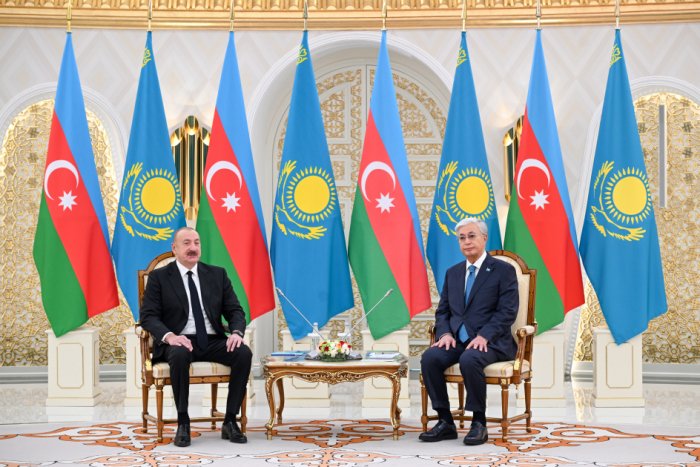    İlham Əliyevin Tokayev ilə təkbətək görüşü olub   