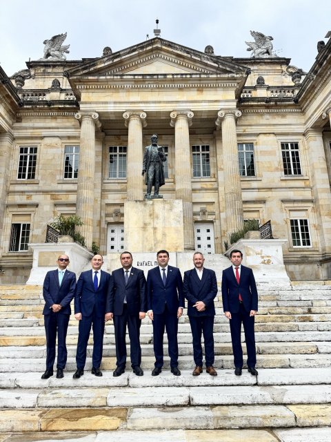 Azerbaijani parliamentarians visit Colombia