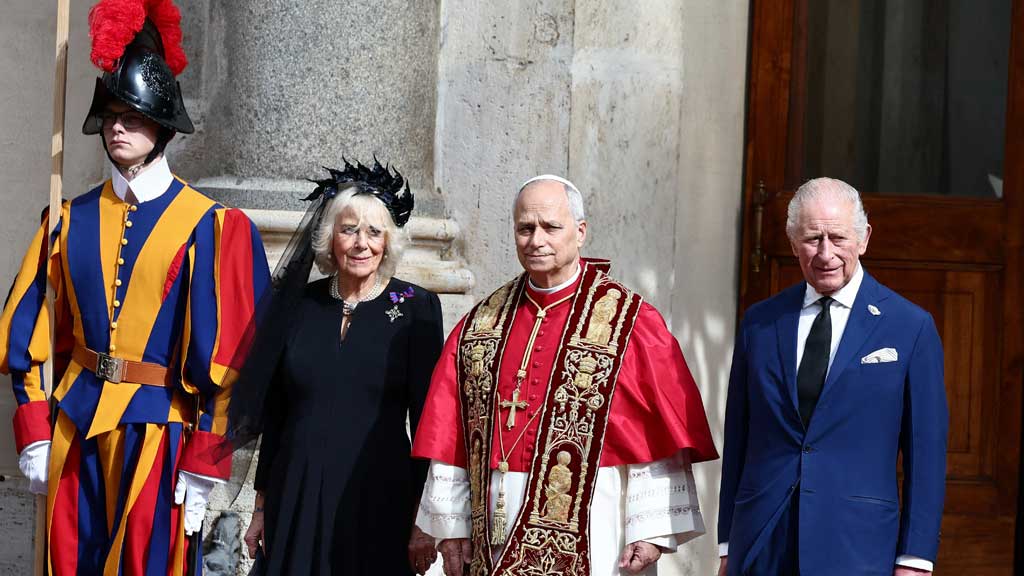  King Charles and Pope Leo pray together in a 500-year first 