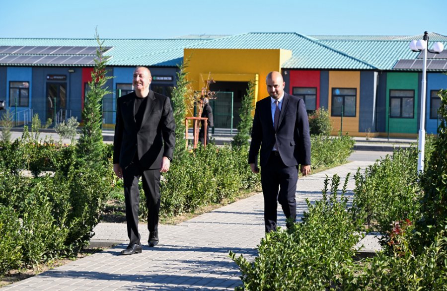 President Ilham Aliyev presented keys to apartments to residents of Mammadbayli and Aghali villages in Zangilan