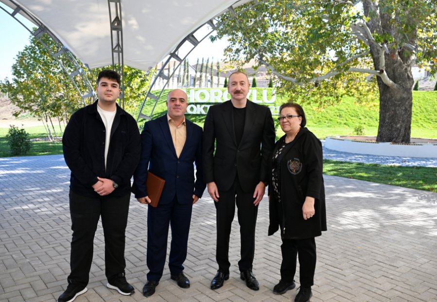 President Ilham Aliyev presented keys to apartments to residents of Horovlu village in Jabrayil district