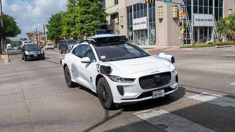   Mercedes-Benz baut Robotaxi-Sparte mit Uber und Nvidia aus  