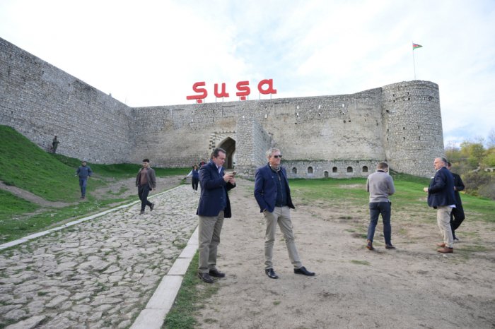   International travelers tour Azerbaijan