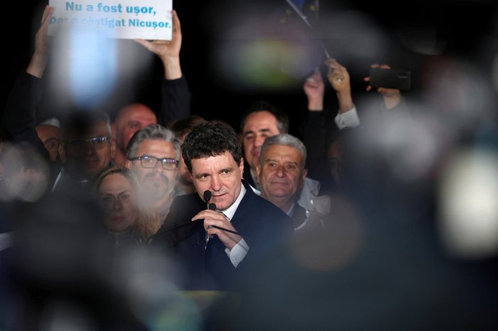 Etirazçılar Rumıniya prezidentini fitə basıblar  
