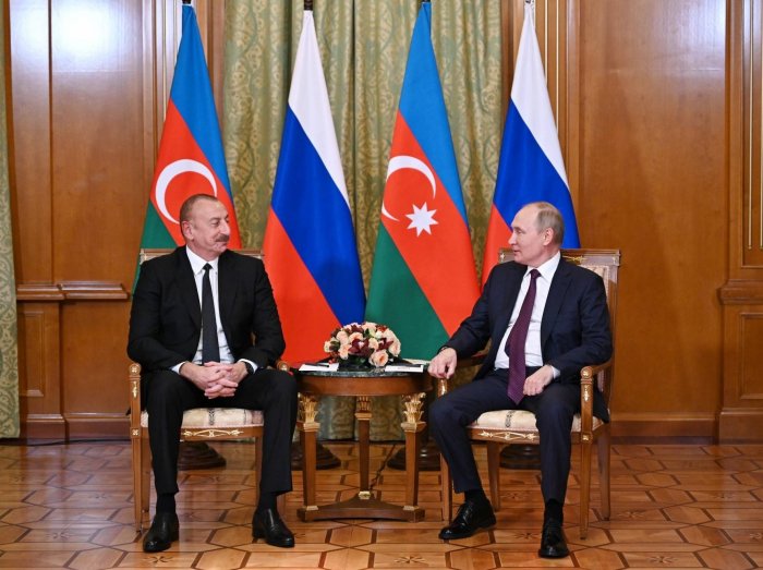       Peskov:    "Liderlərin görüşünə nikbin yanaşırıq"   