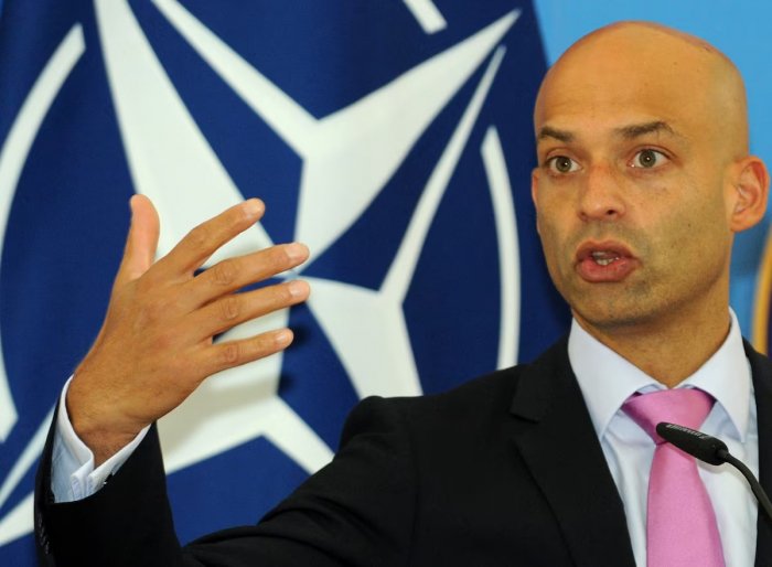       NATO:    "Rusiyadan geri qalırıq"   