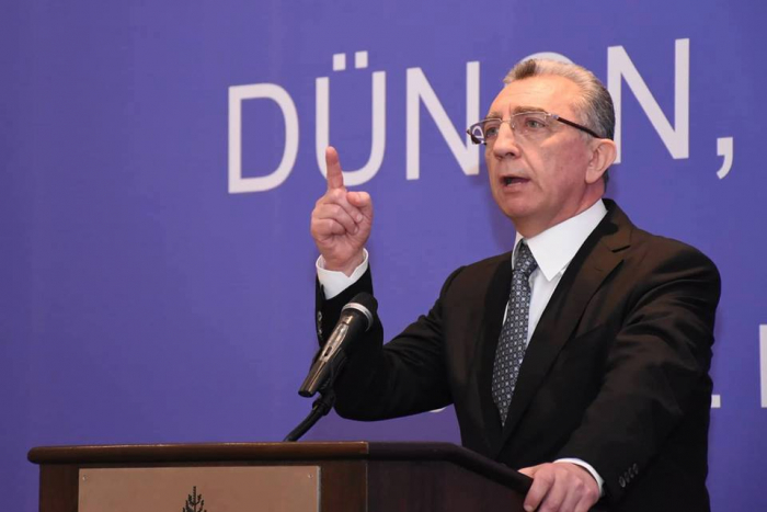       Eldar Əzizov:    Bəzi məmurların xəyanət yoluna düşdüyü halları ilə qarşılaşırıq  
   