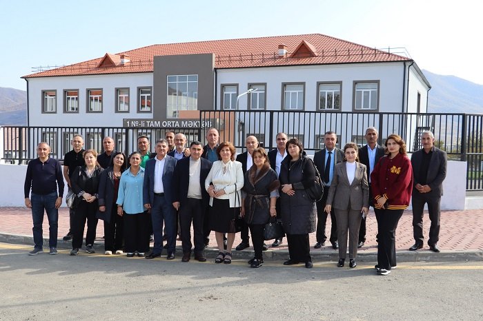 Xocalı məktəbinin məzunlarının ilk görüşü olub