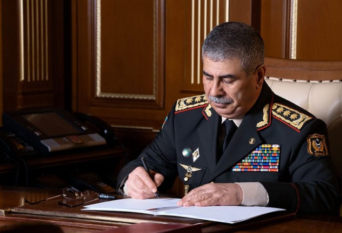 Azerbaijan Defense Minister extends condolences to Italian counterpart