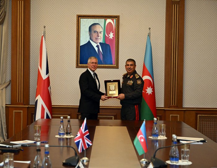 Azerbaijani Defense Minister meets with British Ambassador
