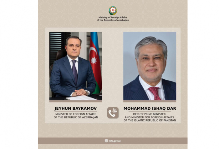 Azerbaijani, Pakistani FMs hold phone talk