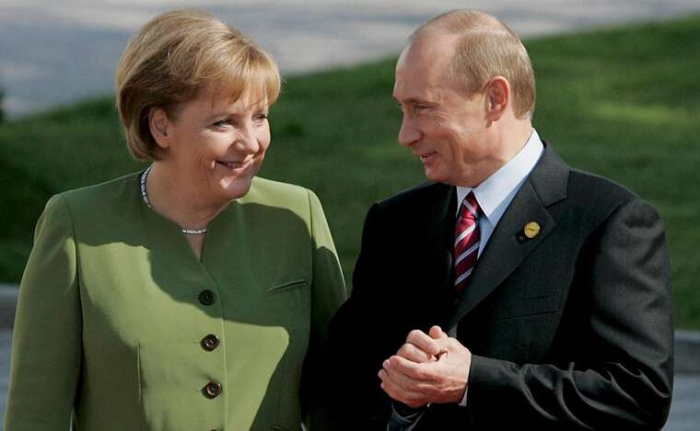    Merkel sərt tənqid altına düşdü   