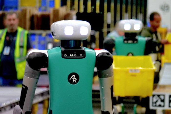    "Amazon" yüz minlərlə işçini robotla əvəzləyəcək   