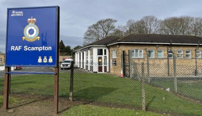 Britaniyada minlərlə miqrant kazarmalara köçürüləcək  
