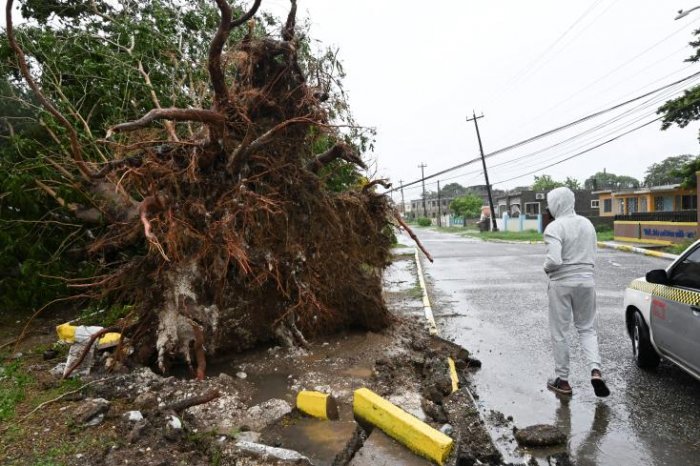 Le puissant ouragan Melissa se renforce et menace Cuba