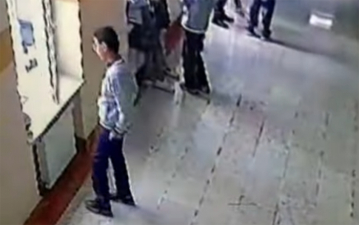 Bakıda şagird məktəbdə pəncərədən yıxılıb