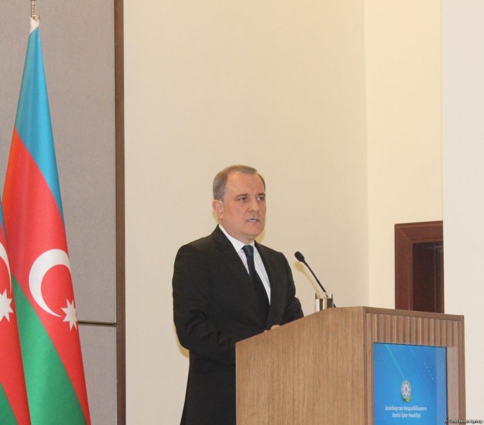    Ceyhun Bayramov Özbəkistana işgüzar səfərə yola düşüb  
  