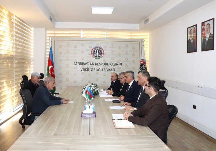    Vəkillər Kollegiyasının rəhbərliyi növbəti vətəndaş qəbulu keçirib  
   