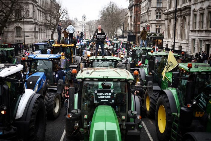 Londonda fermerlər traktorlarla etiraz aksiyası keçirdi  
