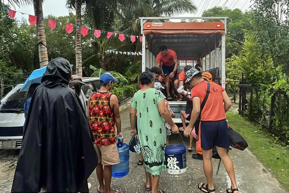 Thousands evacuated as typhoon bears down on Philippines