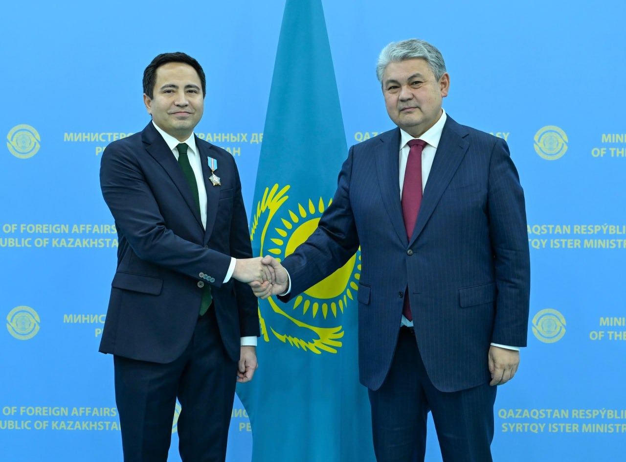   Kasachstan verleiht Botschafter in Aserbaidschan Ehrenorden  