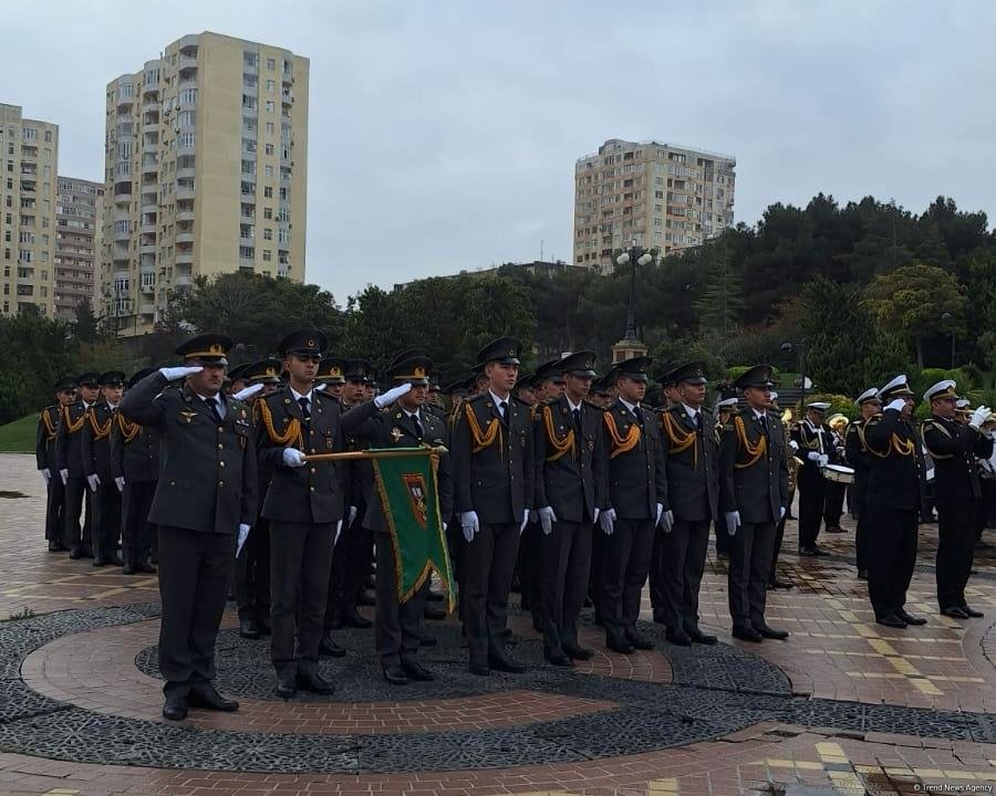   In Baku Paraden zum Tag des Sieges veranstaltet  