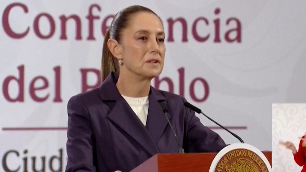 Mexico president to seek charges after being groped on street