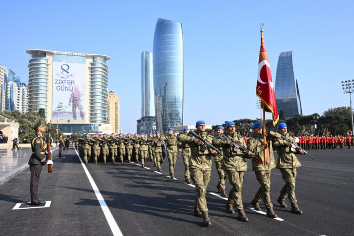    Türkiyə və Pakistan hərbçiləri Bakıdakı paradda    I FOTO      