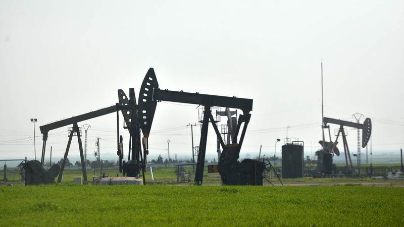Oil prices fall in global markets