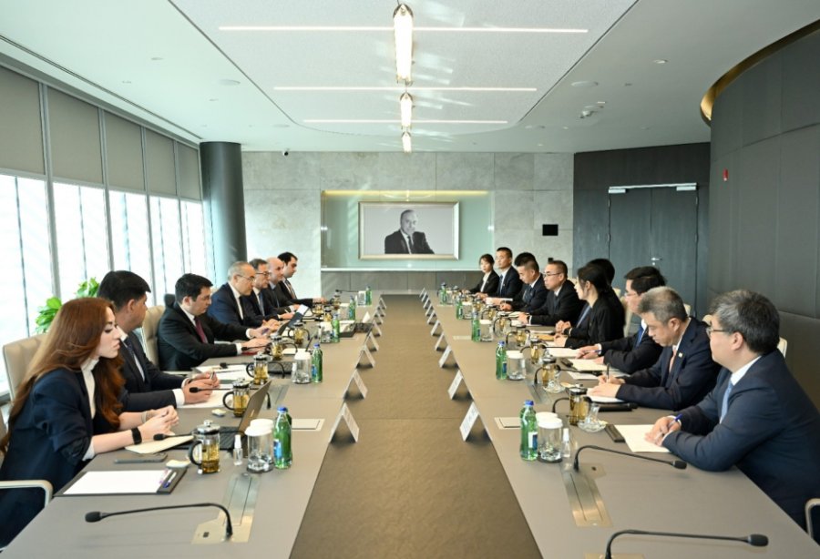 Azerbaijan, China discuss implementation of green energy projects