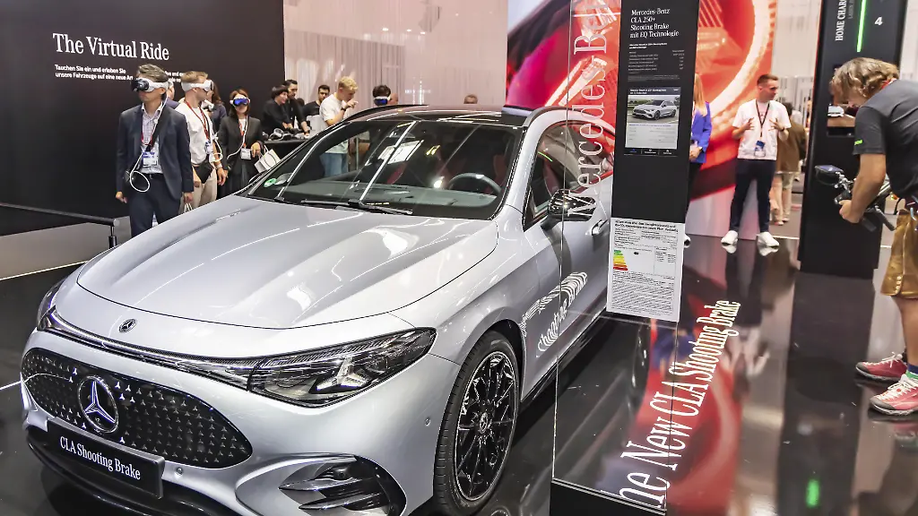  Bericht: Mercedes-Benz verabschiedet sich von Luxusstrategie 