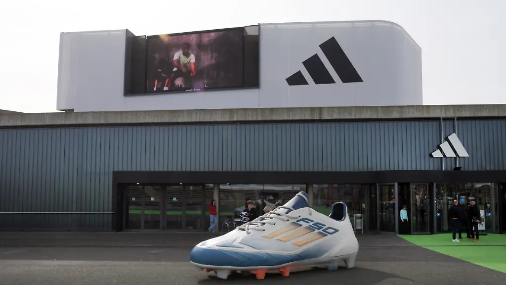   Gewerkschaft droht Adidas mit Erzwingungsstreik  