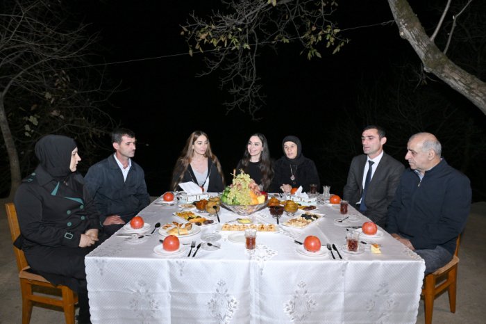   Leyla Əliyeva və Arzu Əliyeva Astarada Pəncəli Teymurovun ailəsini ziyarət ediblər -    FOTOLAR     
   