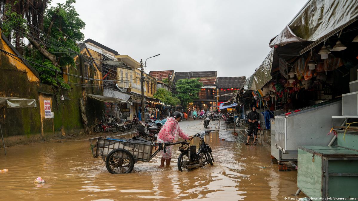 Death toll rises to 55 in central Vietnam floods