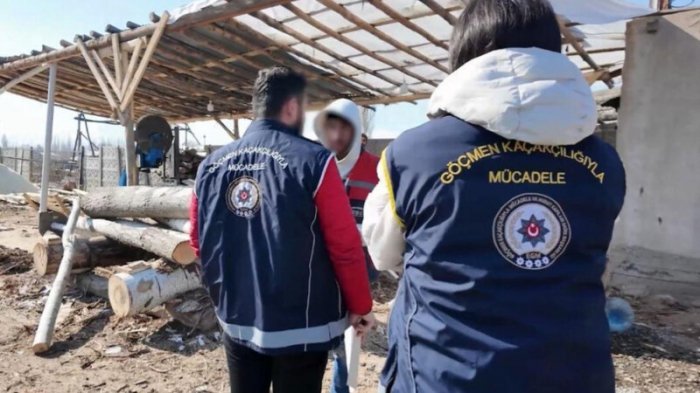 Türkiyə 300 qanunsuz əfqan miqrantı deportasiya edib  
