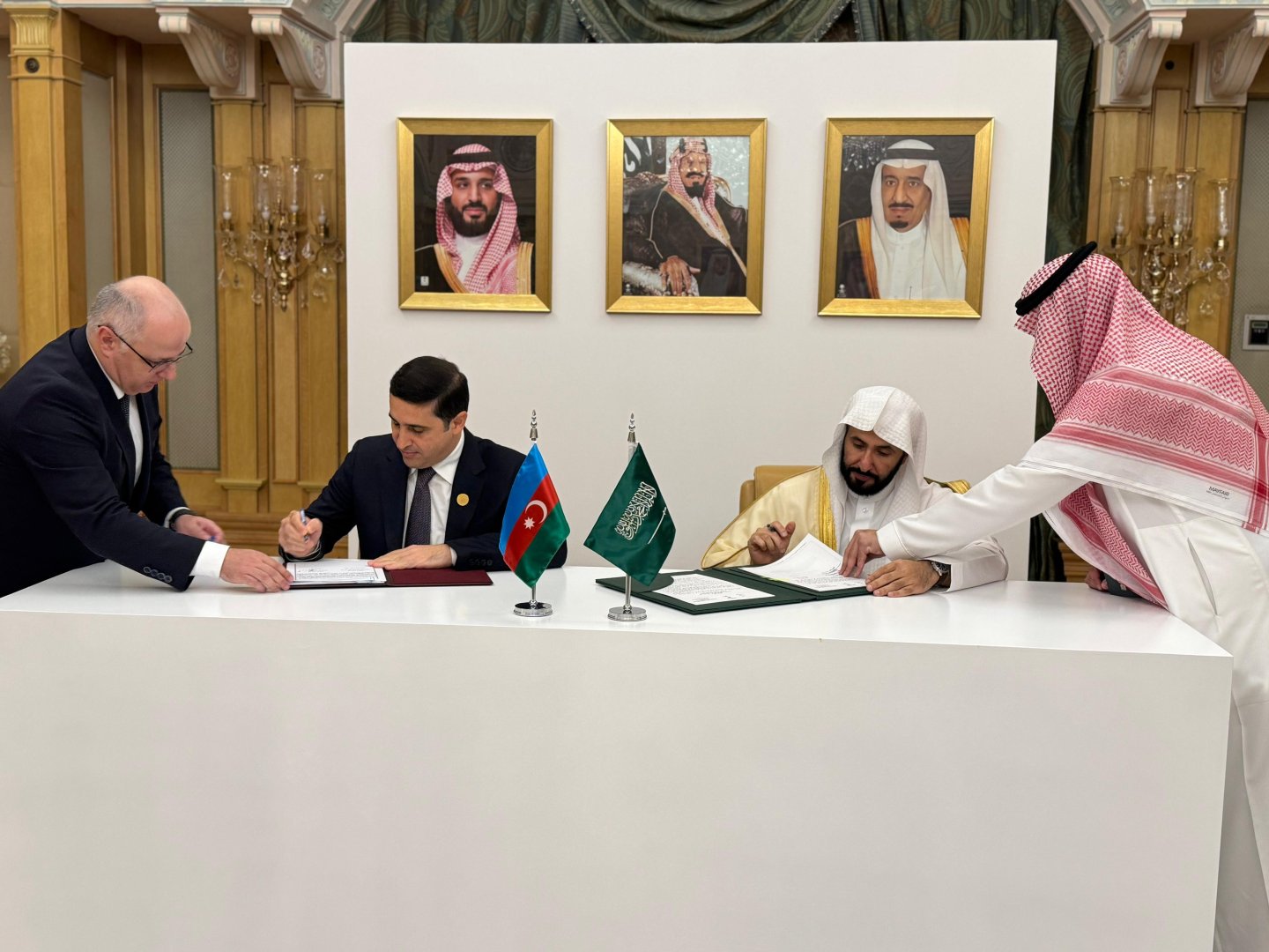   Aserbaidschan und Saudi-Arabien unterzeichnen Kooperationsprogramm im Rechtsbereich  