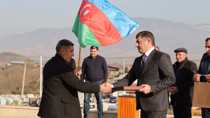    Növbəti köç karvanı Xocalının Xanyurdu kəndinə çatıb     
