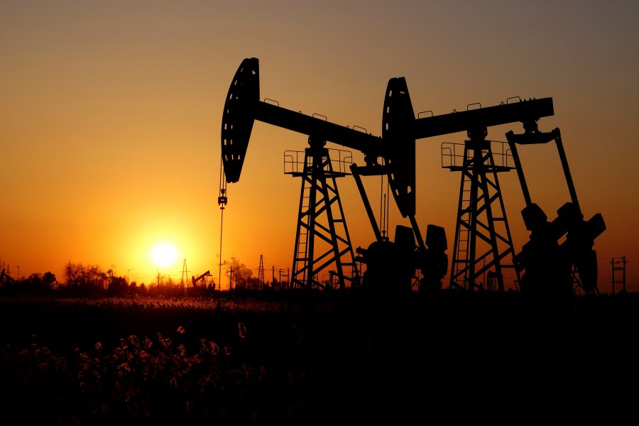 Azerbaijani oil price falls in global markets