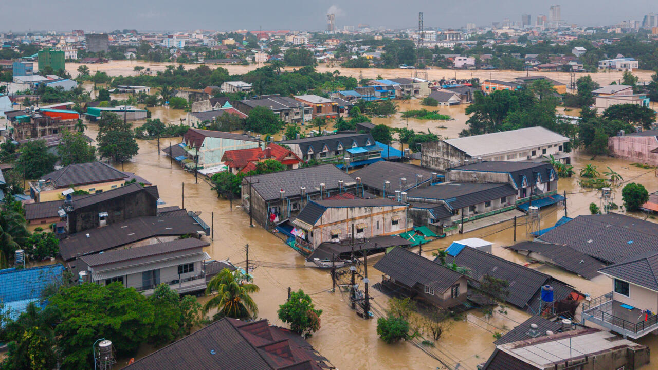 Floods in Thailand, Malaysia kill over 30, displace thousands