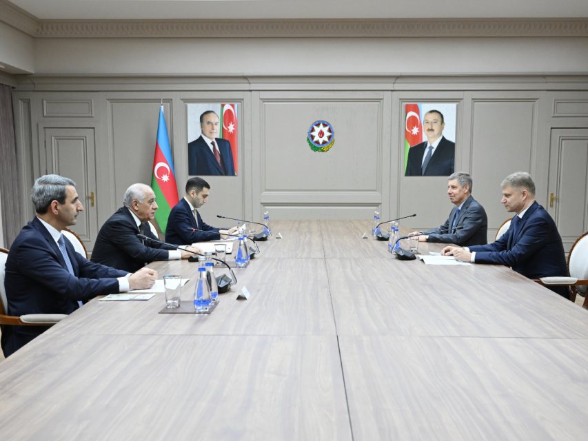 Azerbaijani PM discusses cooperation issues with Russian Railways