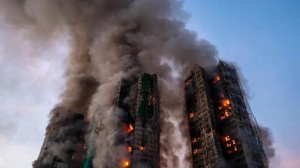   Hochhausbrand in Hongkong: Hunderte Bewohner werden vermisst  