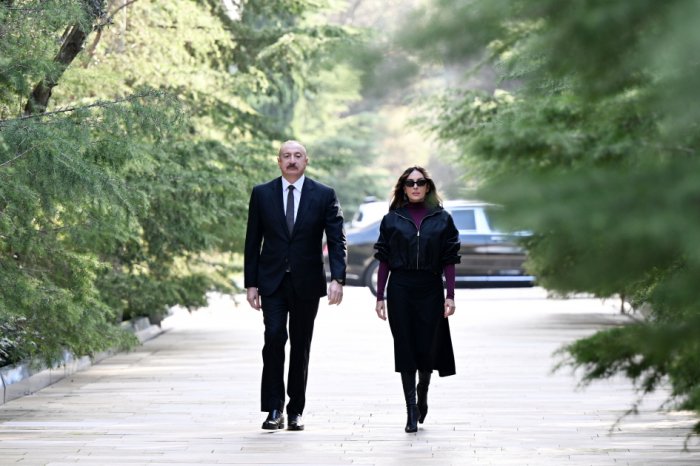  Azerbaijani President and First Lady visit tomb of National Leader Heydar Aliyev - PHOTOS