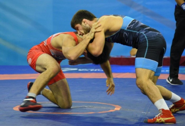 Two Azerbaijani wrestlers advance to Islamic Games final