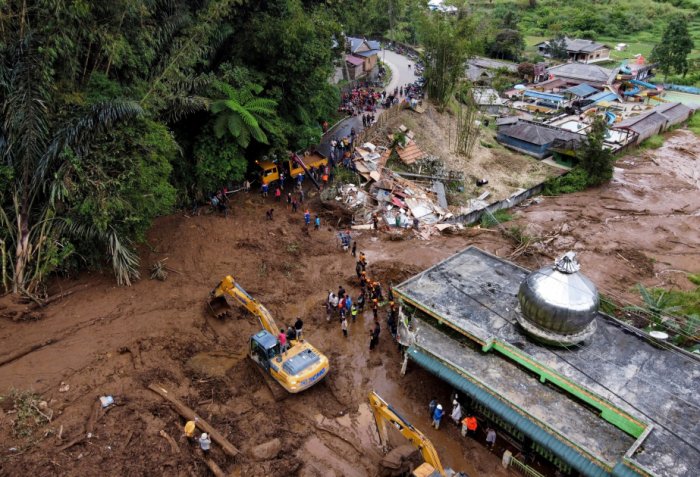 4 killed, 34 injured as landslides, flash floods hit Indonesia
