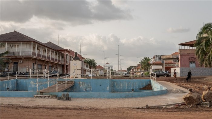   Guinea-Bissau military deposes president, closes borders  