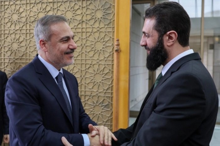 Turkish foreign minister meets Syrian president in Washington
